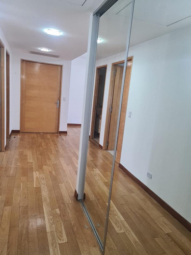 Alquiler De 3 Ambientes C/ Dep. Servicio, 2 Cocheras Y Baulera - Madero Center