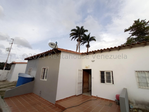  *jl/  Casa Remodelada En Conjunto Cerrado En  Venta En  La Piedad Norte Cabudare  Lara, Venezuela.  2 Dormitorios  2 Baños  104 M² 