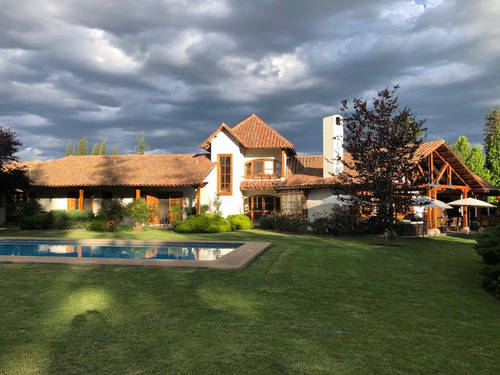 Vendo Hermosa Casa En Club De Golf Las Araucarias, Linderos.