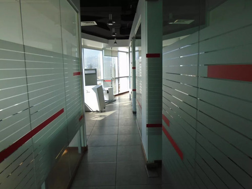 Tranqueras- Las Condes 110 M2 Con 7 Privados Y 3 Baños