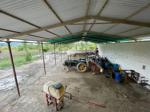 Carlos Colmenarez Felx 23-33543 Vende Finca Con 10 Hectareas Y 4.642 Mts Pozo Profundo De 80 Metros, Bomba De 14 Hp Luz Trifasica Laguna De 50 Por 40 Metros Cochinera De 30 Corrales