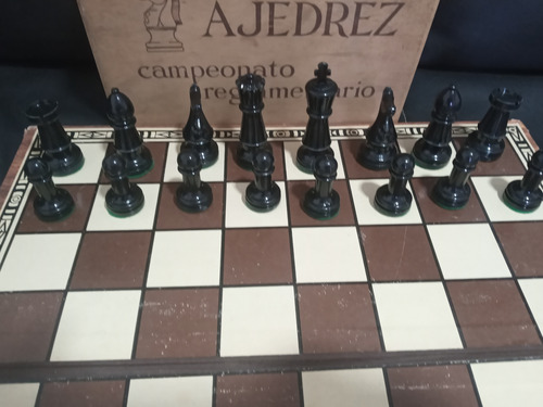 Juego De Ajedrez De Plastico Y Felpa Decada Del 60 Ver (Usado)