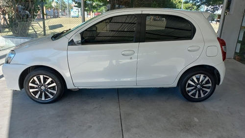 Imagen 7 de 13 de Toyota Etios 2016 1.5 Platinum 5 P