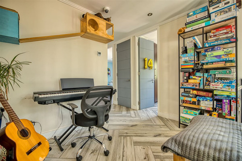 Moderna Y Eficiente Casa En Las Condes, Sector Residencial