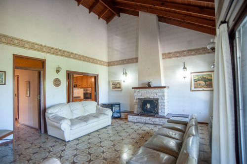 Casa En Venta City Bell, Galpón Y Local