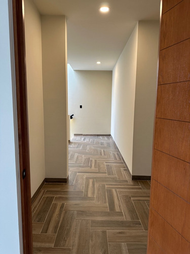 Excelenta Casa En Lomas, Calidad Y Ubicacion Excelente. Oportunidad