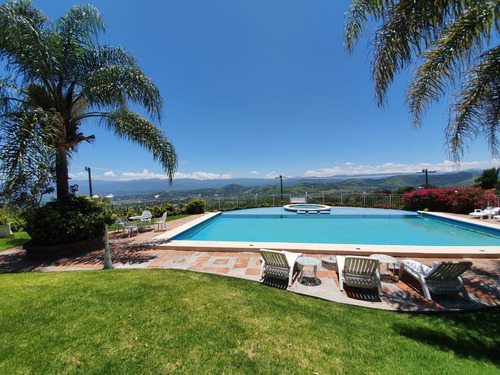 Venta Casa Las Lomas De Dimensiones Monumentales. Alberca Climatizada Y Jardín Plano Con Vistas Espectaculares Y Todos Los Servicios En Fracc Rancho San Diego Ixtapan De La Sal Edomex