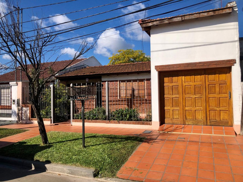 Excelente Casa Apta Crédito En Barrio Parque Esperanza Luján