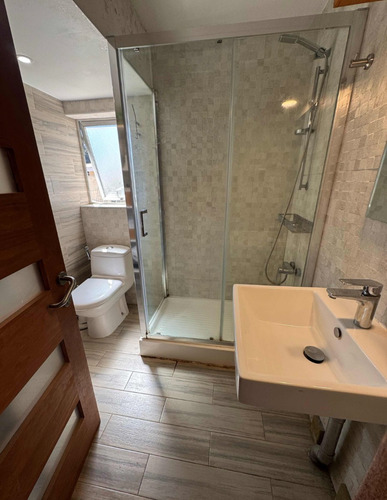Arrendamos Excelente Casa De 2 Pisos A Pasos De La Playa
