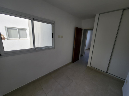 Venta Departamento 2 Dormitorios Duplex Pasillo Patio Exclusivo Dos Baños Arroyito Rosario