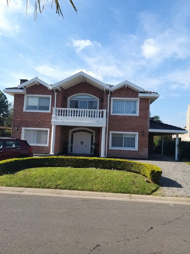 Excelente Casa En Barrio Santa Barbara !