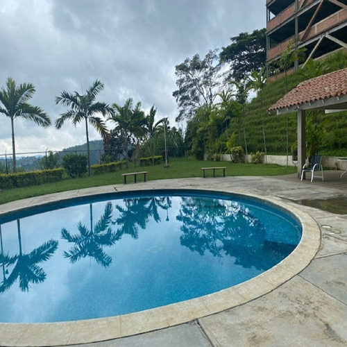 Imagen 3 de 13 de Acogedor Apartamento En Venta De 69m2, En La Urbanización Maravilla.