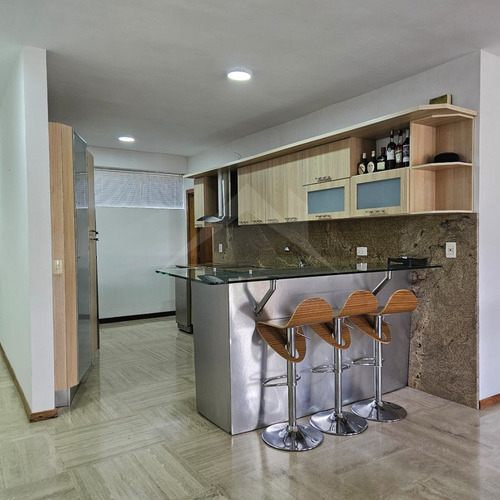 En Venta Amplio Apartamento En Res. Siete Mares, Lecheria