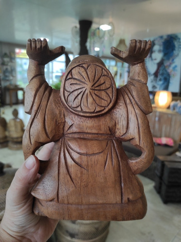Imagen 4 de 5 de Buda Del Éxito En Madera De Suar 20cm Artesanal