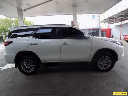 Toyota Fortuner Srv