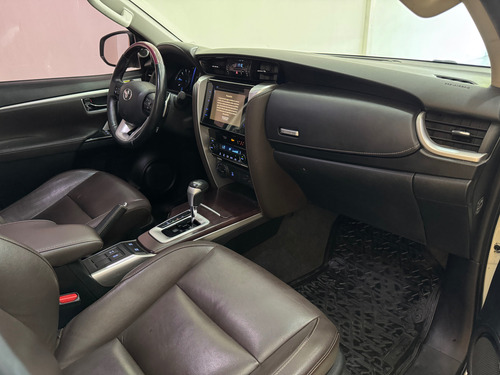 Toyota Hilux Sw4 2.8 Srx 177cv 4x4 7as At