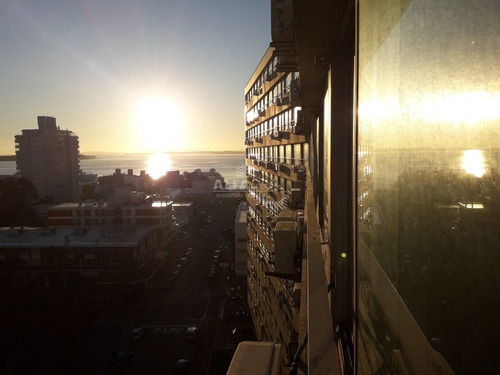 Imagen 8 de 30 de Apartamento En Venta, Edificio A Metros De Playa Brava