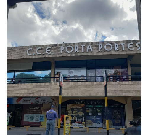  Global Vende  Local Comercial   En El  C. C. Porta Portese, Sector El Remanso San Diego.