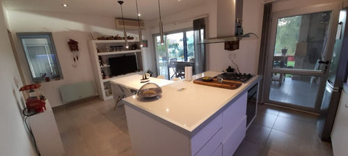 Dueño Directo. Vendo Casa Dueño Directo, Vende En El Canton , Casa Moderna De Diseño Minimalista A La Laguna Con 40m De Costa Propios, Parque Y Piscina Con Solarium