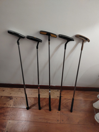 Un Putter De Golf, A Elegir Entre Los Publicados Negro Derecha Varios (Usado)