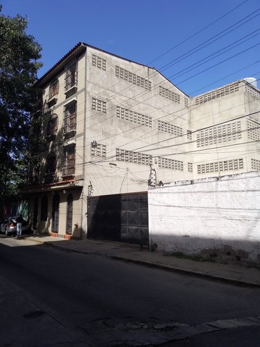 Imagen 6 de 6 de Se Alquila Edificio De Tres Pisos En Macuto