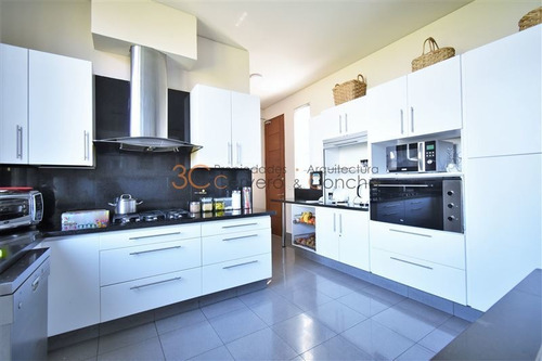 Casa En Venta De 4 Dorm. En Lo Barnechea