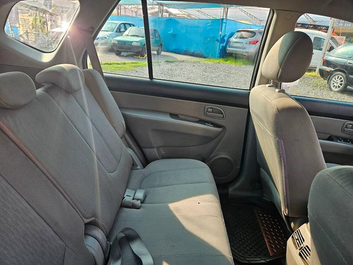 Kia Carens GSL LX 2.0 MT AC