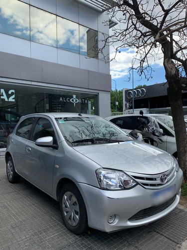 Imagen 3 de 5 de Alquiler De Autos Sin Chofer