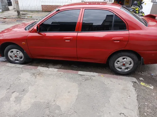 Mitsubishi Lancer 1.3 Gl 5 p