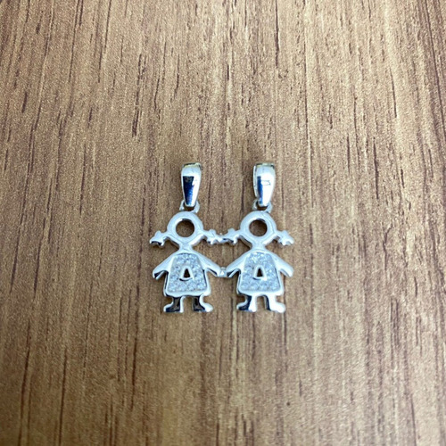 Imagen 5 de 10 de Dije 2 Niñas Con Circonias Y Plata .925 Agálea Joyería