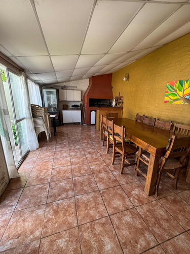 Casa 3 Dorm Barrio Mercantil