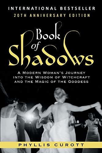 Book Of Shadows A Modern Womans Journey Into The Wisdom Of, De Curott, Phyllis. Editorial Phyllis Curott, Tapa Blanda En Inglés, 2019