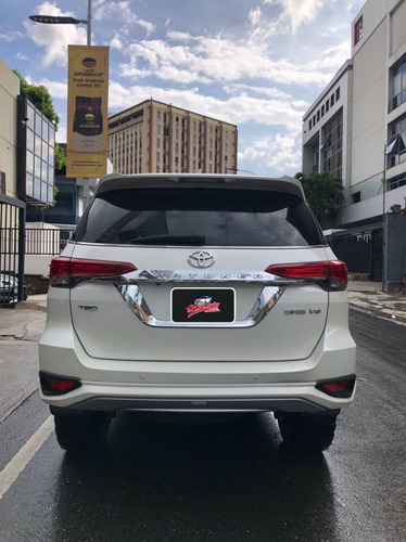 Imagen 4 de 14 de Toyota Fortuner 2018
