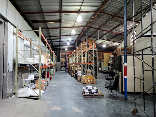 A Tan Solo 5 Minutos De Las Mercedes. Venta De Galpon Industrial En La Zona Industrial La Naya, Baruta, 980 Mts. Para Desarrollar Cualquier Industria. Cuenta Con Una Cava De Refrigeracion De 28 Mts