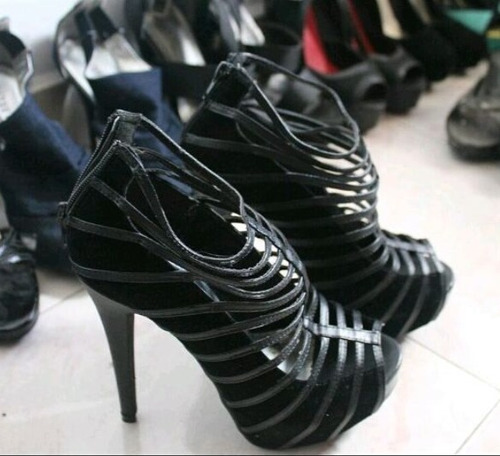 Tacones Negros Nuevos