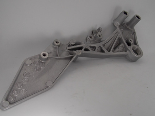 Soporte Reposapie Delantero Derecho Duke 200/390 Original