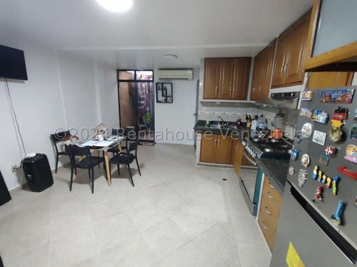 Juan Carlos González. Renta House Carabobo Vende Hermoso Townhouse Res. Villa Florencia I Urb. Tazajal Naguanagua Mls #24-25935 Rah/jcg.