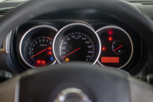 Imagen 21 de 25 de Nissan Tiida 2011 1.8 Visia 5 P Knd