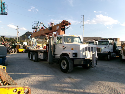 Grua Titan International 2001 Cap 28 Toneladas Recien Import
