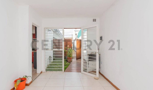 Venta De Casa 3 Ambientes En Tolosa, La Plata