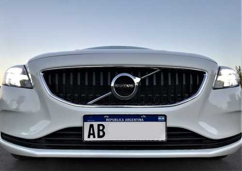 Volvo V40 T4 2.0 Turbo 2017 High Plus At 190 Hp