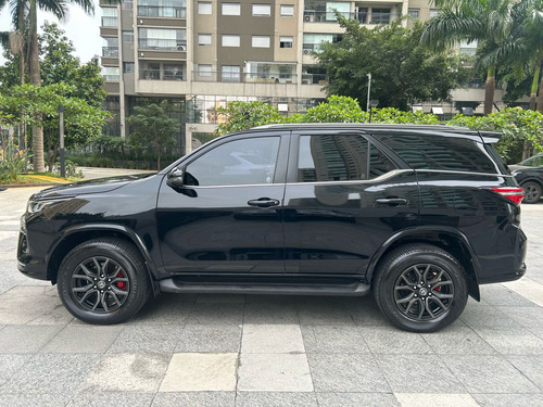 Toyota Hilux SW4 2.8 D-4D TURBO DIESEL GR-S 7L 4X4 AUTOMÁTICO