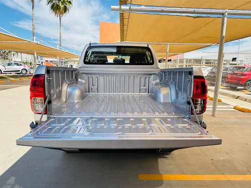 Toyota Hilux 2.7 Cabina Doble Sr Mt