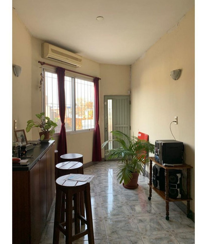 Imagen 2 de 9 de Venta Casa En Arroyito, Dos Dormitorios, Planta Alta Con Patio Y Terraza