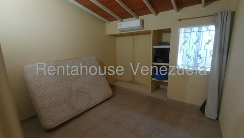 Casa En Venta, Rafael Gamarra Trae Para Ud, 2e11232, Bella En Urbanizacion Privada De Cabudare Comedor, 4 Habitac Y 2 Baños, Estacionamiento Para 3 Vehiculos Con Porton. Tanque Subterraneo 4000 Lts