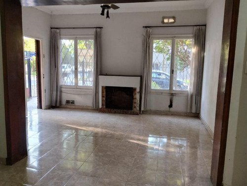 Chalet En Alquiler Uso Comercial / Profesional