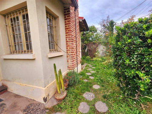 Casa En Venta De 5 Dormitorios En Ñuñoa