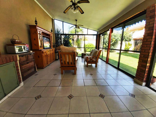 Importante Chalet Sobre 2 Lotes El Palomar.
