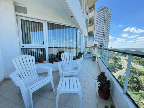 Venta Departamento De Tres Dormitorios Con Vista Al Rio, 2 Cocheras, Amenities. Martin, Rosario