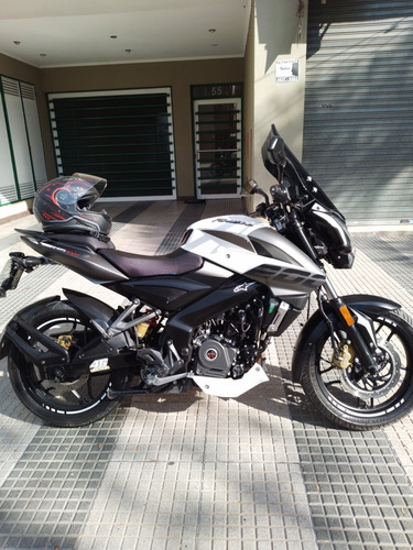 Imagen 1 de 4 de Bajaj Rouser Ns 200